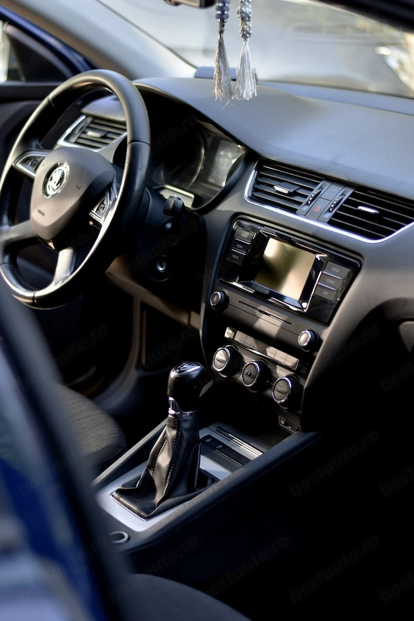 SKODA Octavia 2015 — imagine 3