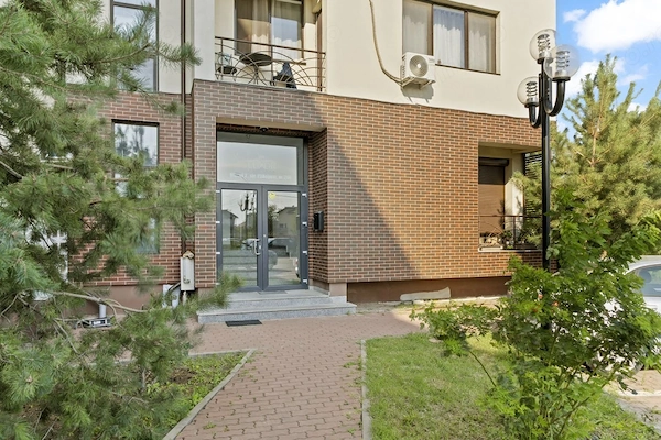Apartament 2 camere Otopeni, utilat si mobilat, loc parcare — fotografia 1