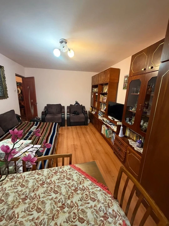 Apartament 2 camere decomandat– Cornitoiu, aproape de Liceul Pedagogic — fotografia 1