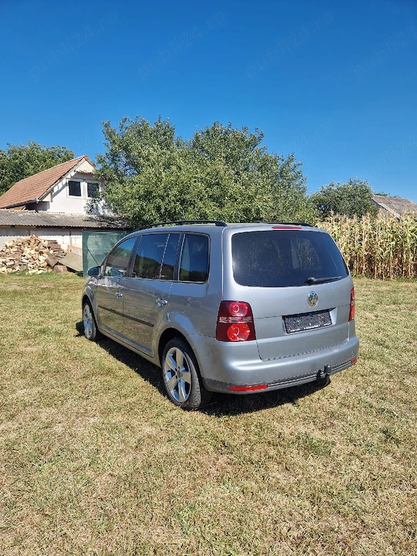 VOLKSWAGEN Touran 2010 — imagine 6