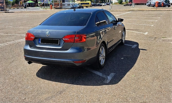 VOLKSWAGEN Jetta 2011 — imagine 4