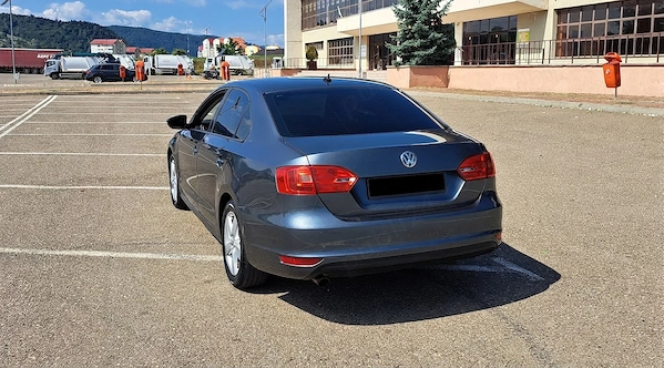VOLKSWAGEN Jetta 2011 — imagine 3