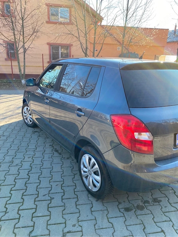 SKODA Fabia 2011 — imagine 3