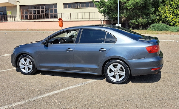VOLKSWAGEN Jetta 2011 — imagine 6