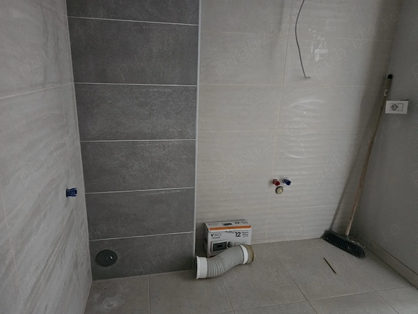 Vând apartament mansardă — fotografia 3