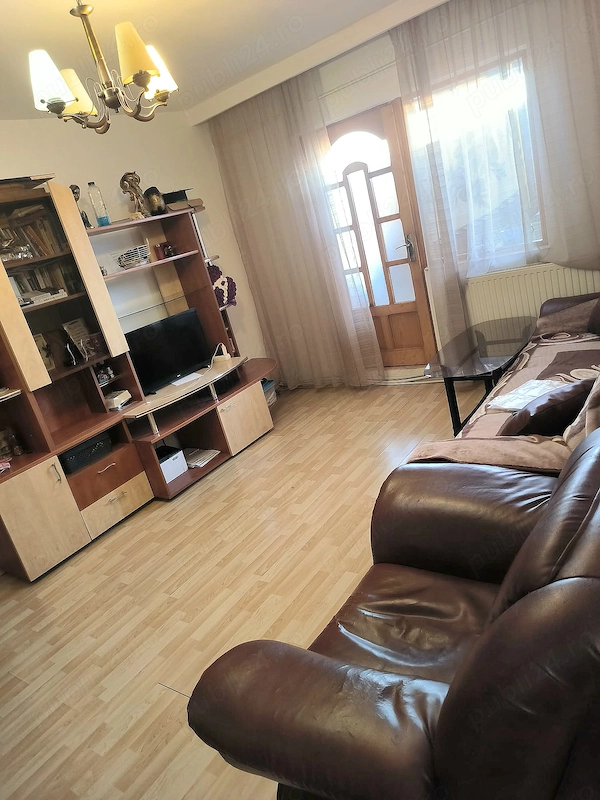 De Vânzare Apartament 3 camere pentru investiții — fotografia 3