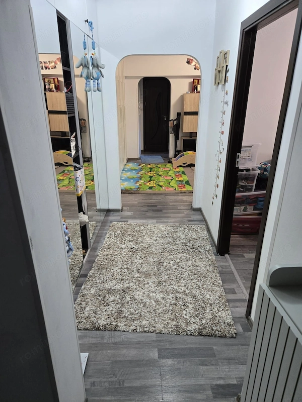 Vanzare 3 camere renovat, centrală proprie, balcon mare, vedere liberă, Dristor — fotografia 3