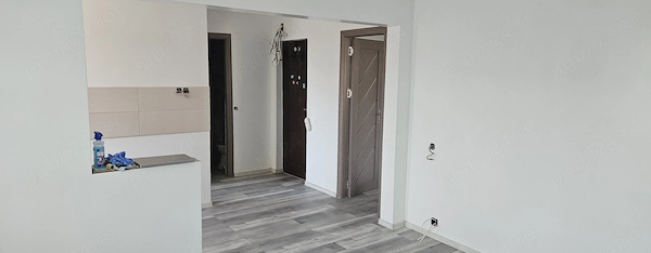 Apartament cu 3 camere,decomandat,renovat in zona Crihala-Piața Sârbilor — fotografia 2