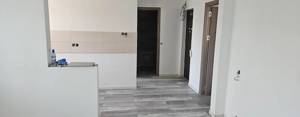 Apartament cu 3 camere,decomandat,renovat in zona Crihala-Piața Sârbilor — fotografia 3