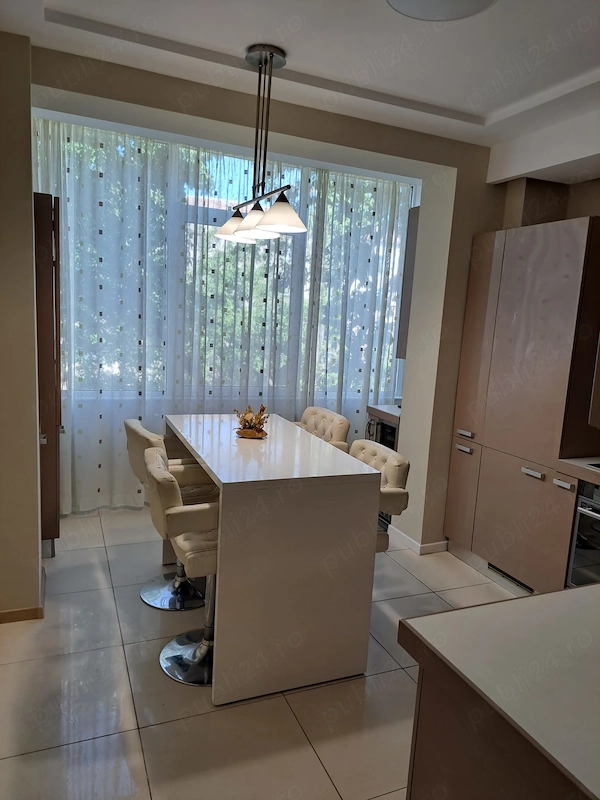 Apartament cu 4 camere de vanzare — fotografia 3