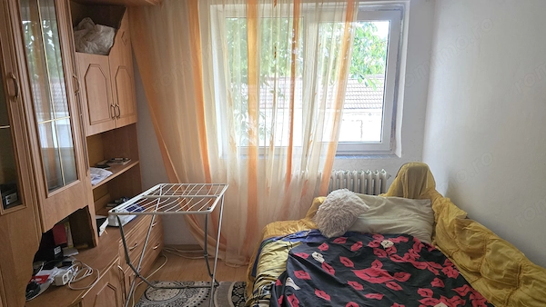 Vand apartament cu 2 camere in Deva, zona Al. Motilor et. 1, bloc de 4 etaje din caramida — fotografia 1