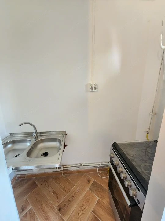 Vand apartament 2 camere decomandat zona Lunei 56mp — fotografia 3