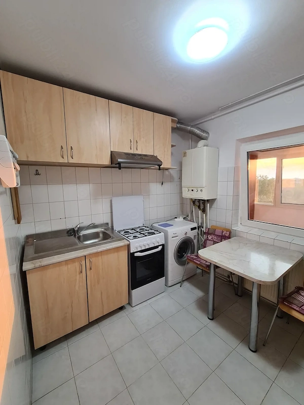 Apartament 2 camere, decomandat, etaj 3, mobilat si utilat — fotografia 1