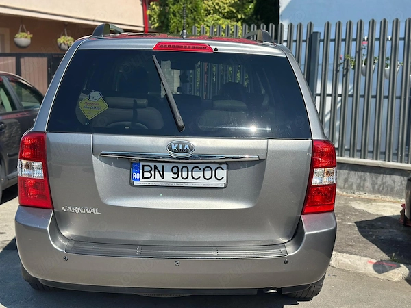 KIA Carnival 2011 — imagine 3