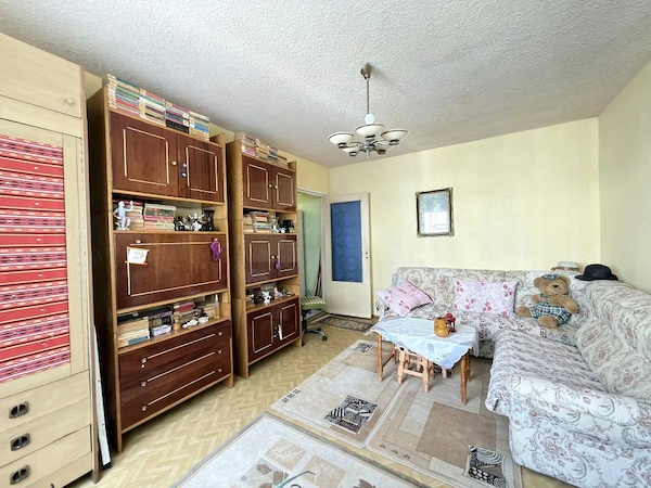 Apartament 3 camere, 47 mp utili, etaj 2 - zona Dacia — fotografia 1