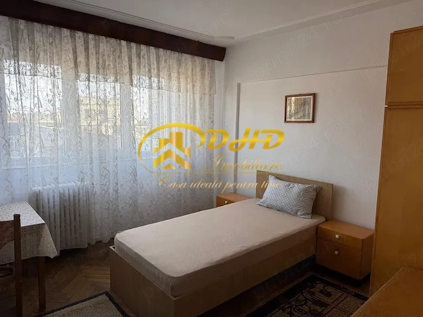Apartament 3 camere Centru — fotografia 3