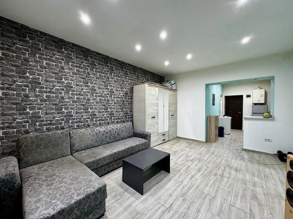 Apartament situat in zona centrala, etaj 1, centrala proprie — fotografia 3