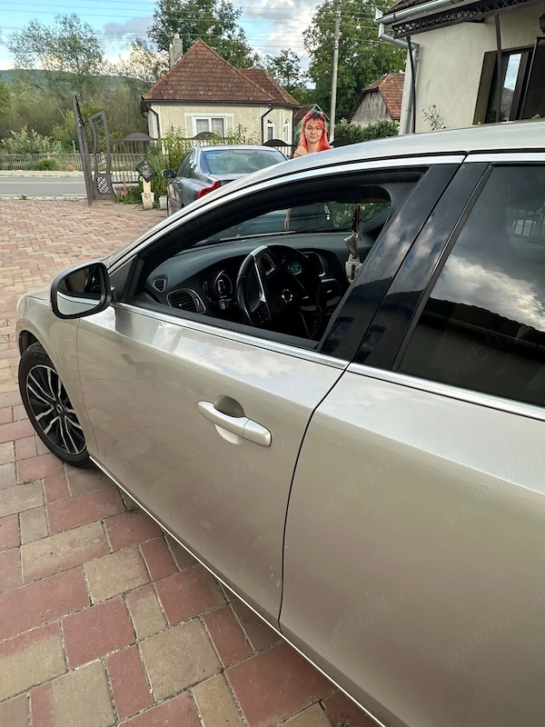 VOLVO V40 2017 — imagine 2