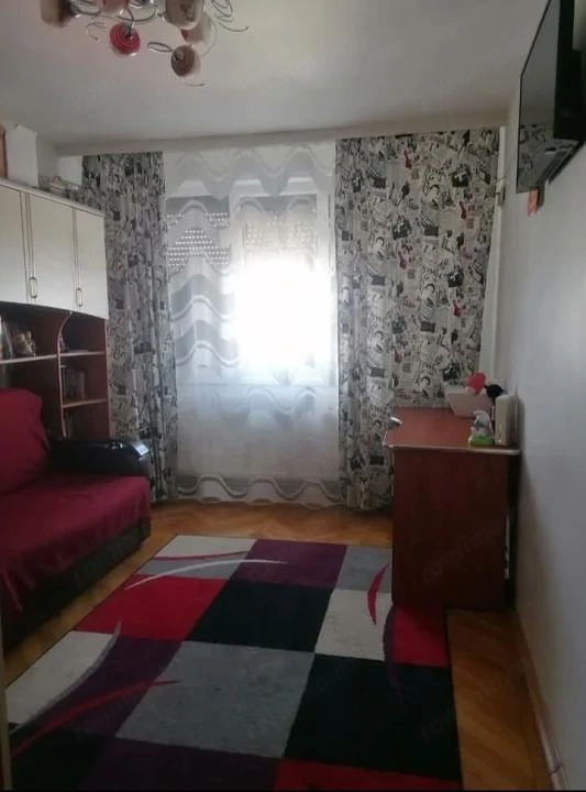 De vânzare apartament 3 camere decomandate – Galați, zona TRIBUNAL — fotografia 3