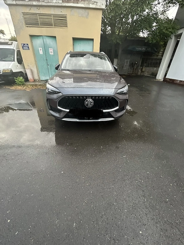 MG HS