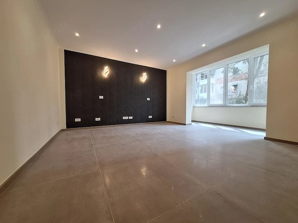 Apartament 3 camere decomandat-70 mp-renovat integral-Complexul Studentesc — fotografia 1