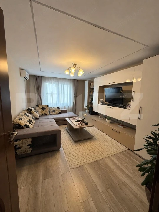 Apartament de vanzare - 4 camere - Zona Tudor — fotografia 1