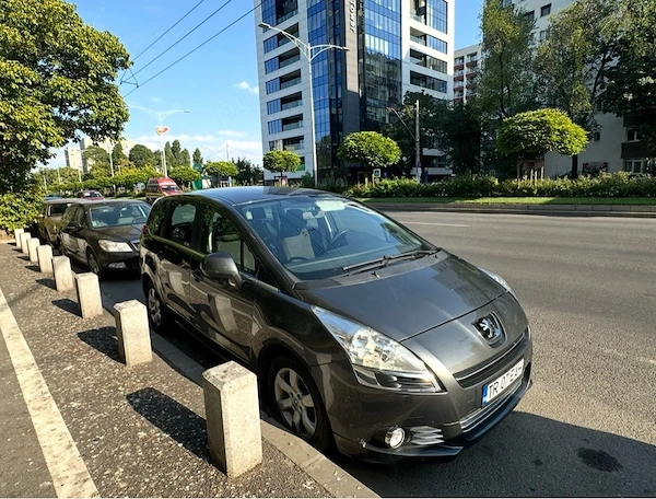 PEUGEOT 5008 2010 — imagine 3