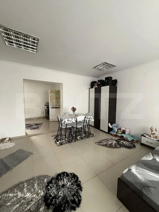 Apartament de vanzare , curte comuna, 2 camere, Zona Semicentral — fotografia 3