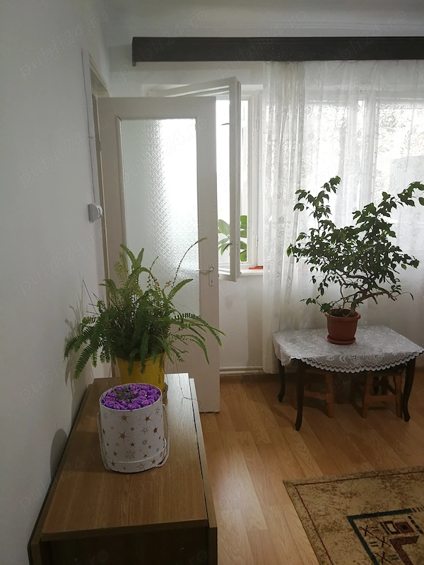 Inchiriez garsoniera si apartament 2 camere- mobilate si utilate — fotografia 1