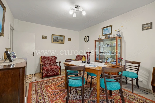 Apartament cu 3 camere de vânzare în Mangalia, strada Portului, etaj 1 — fotografia 3