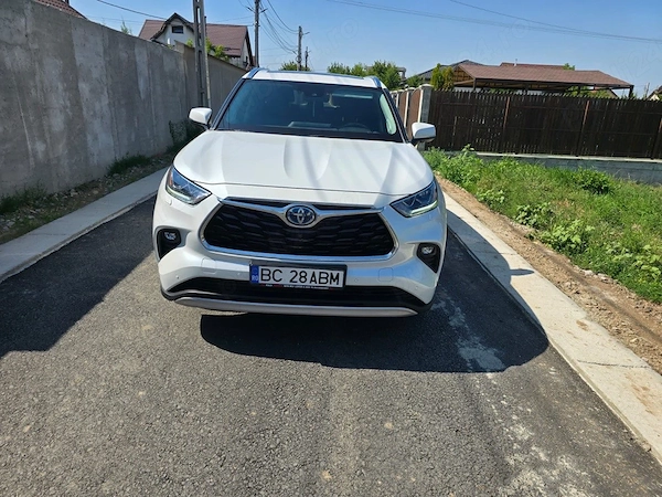 TOYOTA Highlander 2023 — imagine 4