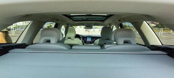VOLVO XC60 2023 — imagine 9