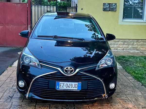 Toyota Yaris 1.3 5P Lounge Multidrive S (73 kw) 2015 Automatic Schimb Variante