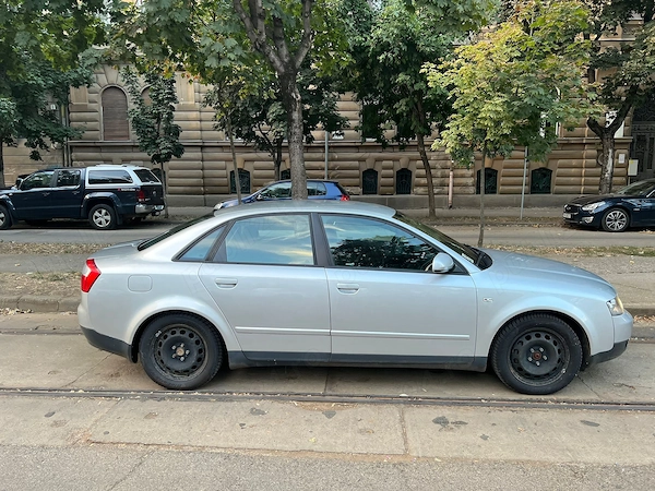 AUDI A4 2004 — imagine 4