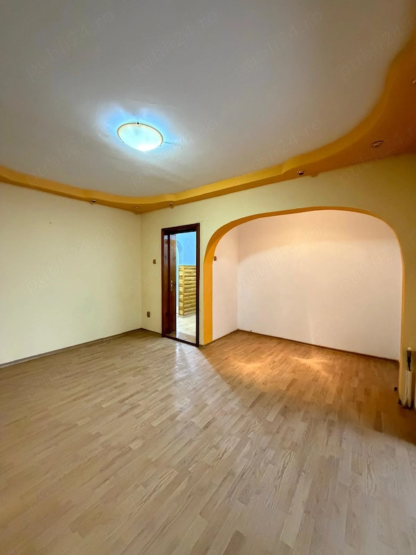 Vanzare apartament 3 camere, in Galati, Micro 13B, centrala, liber — fotografia 3