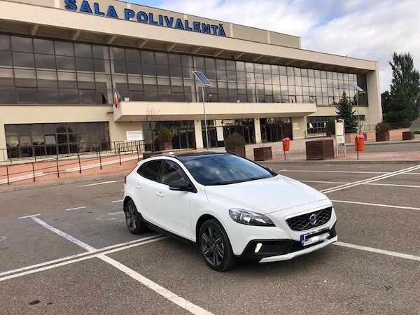 VOLVO V40 Cross Country 2015 — imagine 2