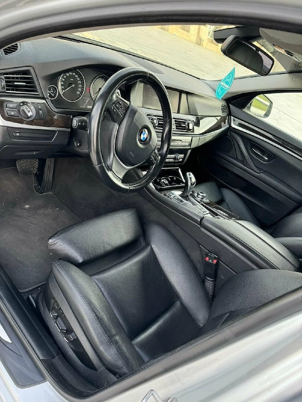 BMW 5 Series 2011 — imagine 5