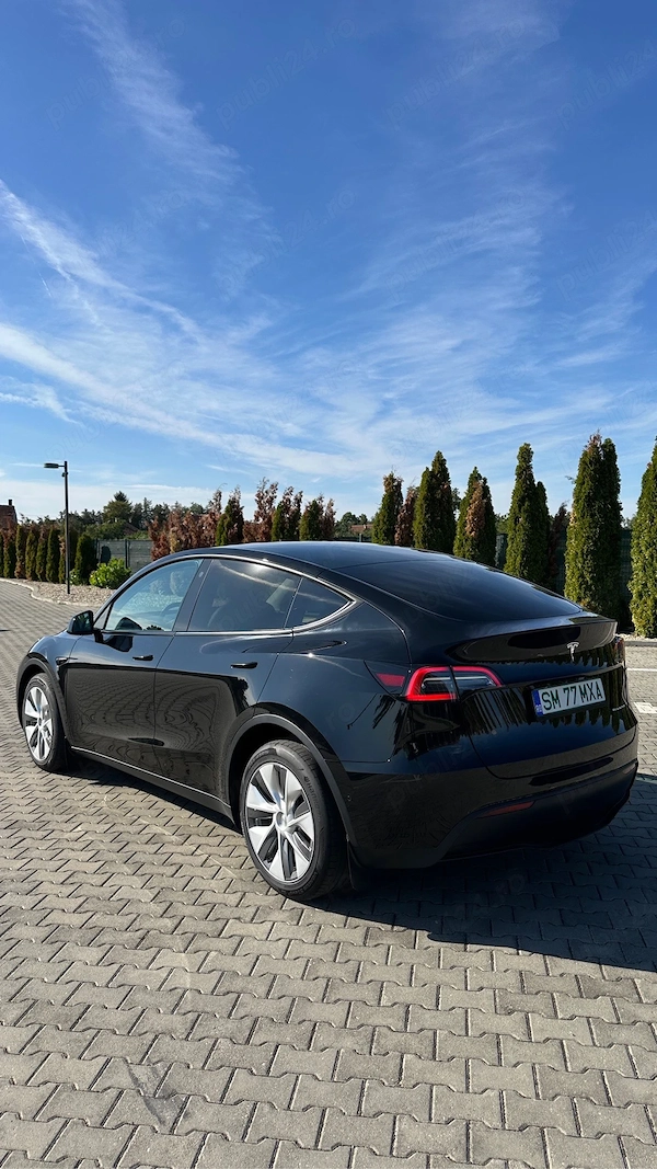 TESLA Model Y 2022 — imagine 3