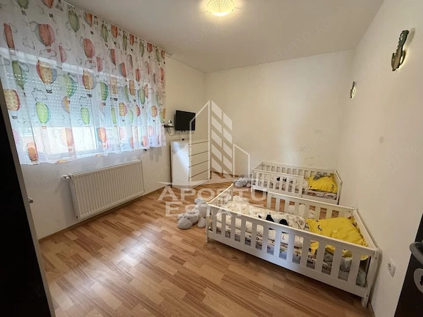 Apartament cu 3 camere de vanzare , Cu grădina , Sanandrei — fotografia 3
