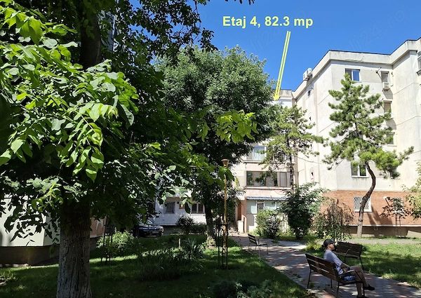 Apart. 4 camere, Bd. 1 Decembrie 1918, 82 mp util, etaj 4-4 , 1985, boxa 8mp, loc parcare platit — fotografia 1