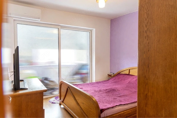 Apartament 3 camere decomandate, etaj intermediar, bloc izoat, boxa — fotografia 3