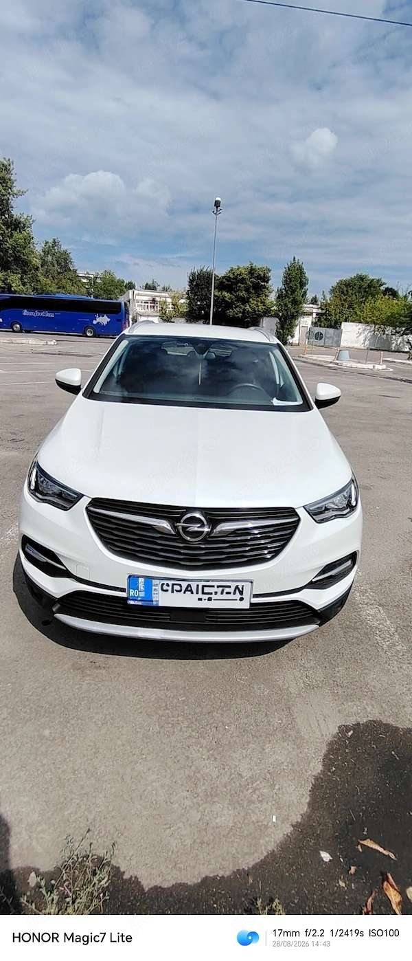 Opel Grandland X 1.2 benzină 130 CP alb perlat