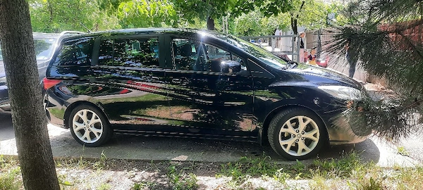 Vand mașina noastră de familie Mazda 5 ,7 locuri ,cui remorca ,6 viteze pilot automat,etc