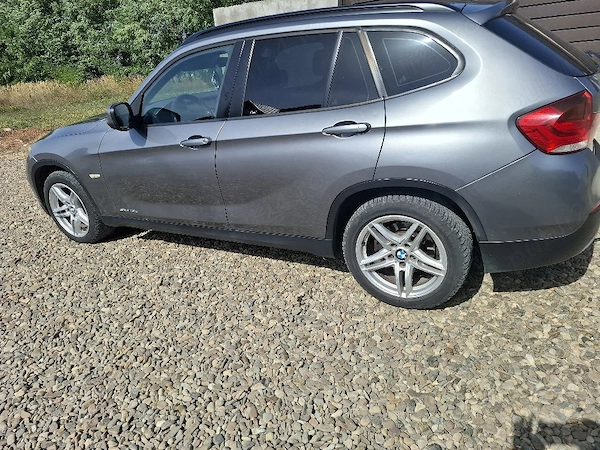 BMW iX1 2011 — imagine 8