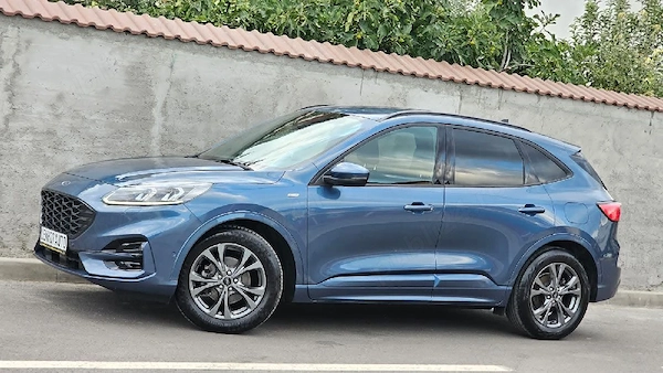 FORD Kuga 2022 — imagine 2