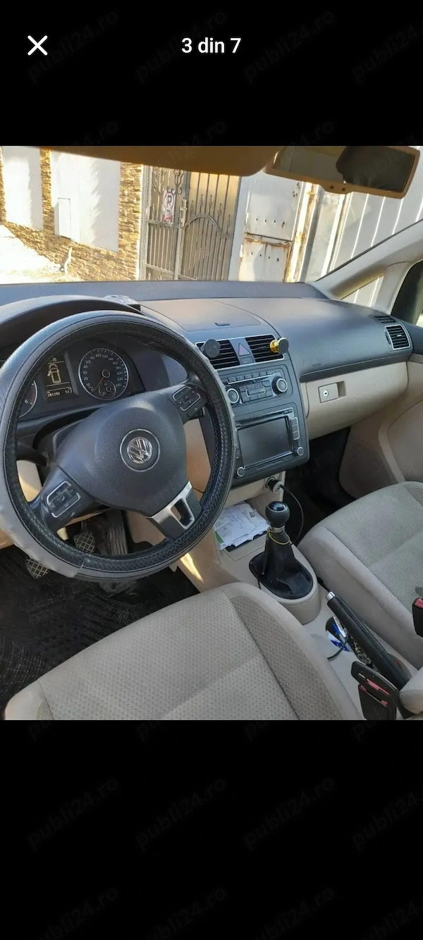 VOLKSWAGEN Touran 2011 — imagine 3