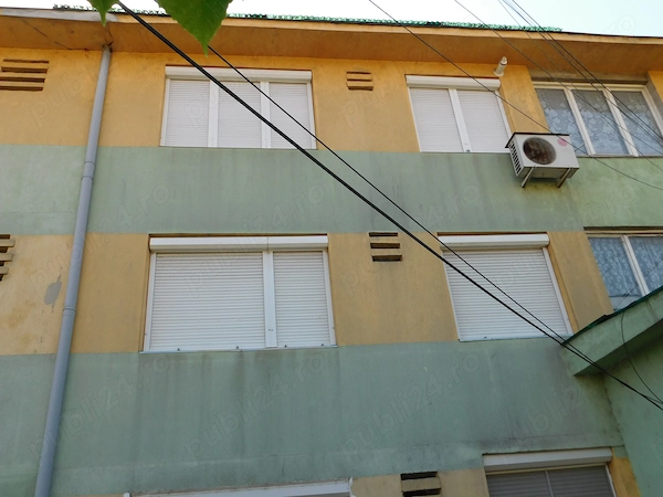 Proprietar vand ap.3 camere,central,et.1,garaj,negociabil ! — fotografia 1