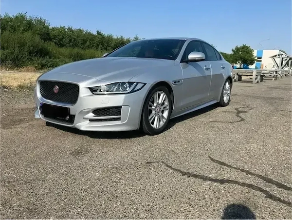JAGUAR XE