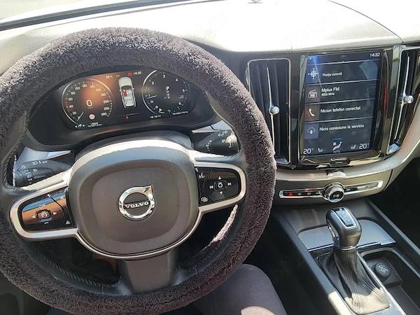 VOLVO XC60 2018 — imagine 3