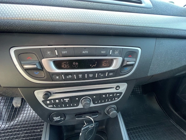 RENAULT Megane 2011 — imagine 9